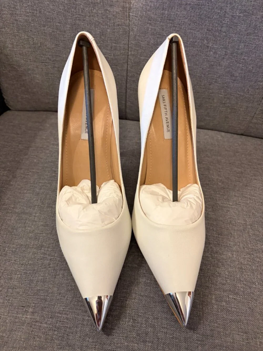 NEW Saks Fifth Avenue Ivory Leather Pumps Metal Cap Toe Stiletto Heels Size 10 - Picture 2 of 5